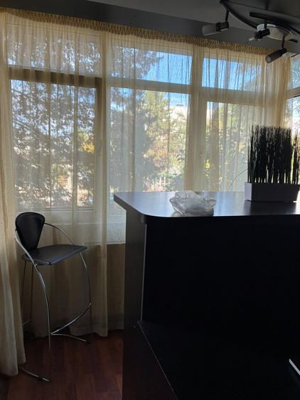 Apartament cu 3 camere semidecomandat, mobilat în Podu Roș