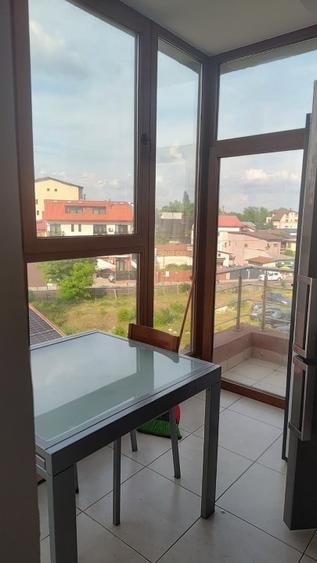 Apartament cu 3 camere semidecomandat în Floreasca