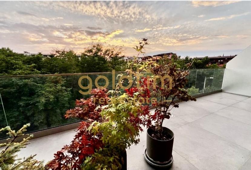 Penthouse cu 5 camere decomandat, mobilat în Pipera