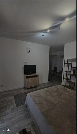 Garsonieră decomandată în Central