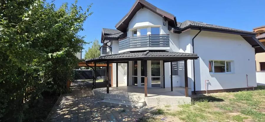 Casă individuală cu 5 camere cu Teren 640 Mp în Vest