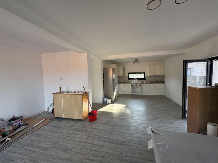 Casă individuală cu 3 camere cu Canalizare în Exterior Vest