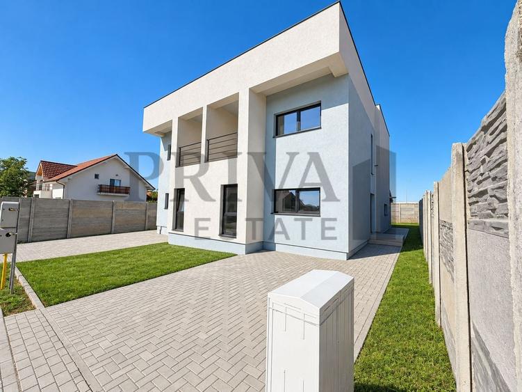 Duplex cu 4 camere cu Canalizare în Giarmata