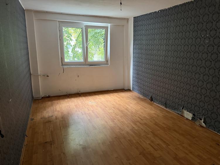 Apartament cu 4 camere decomandat în Pantelimon