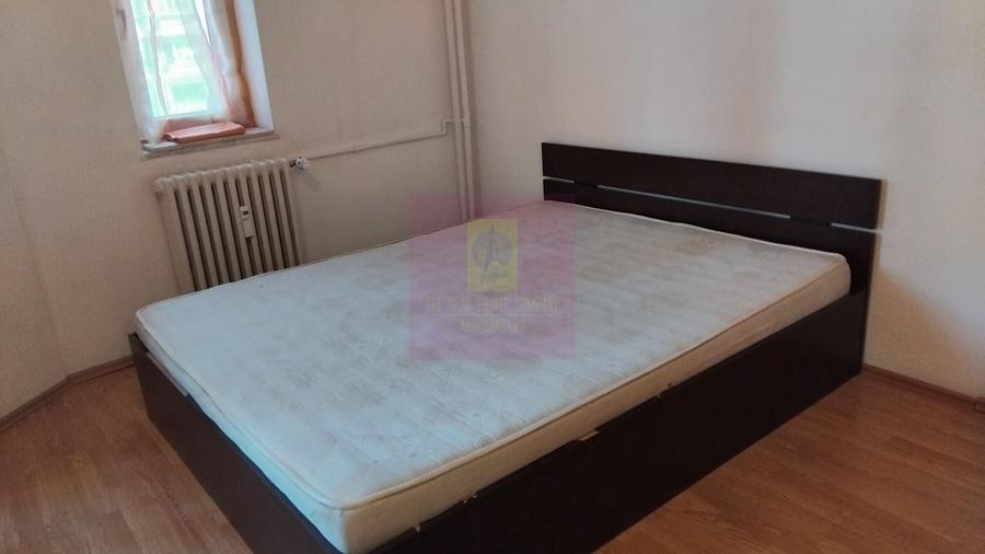 Garsonieră decomandată, mobilată în P-ța Alba Iulia