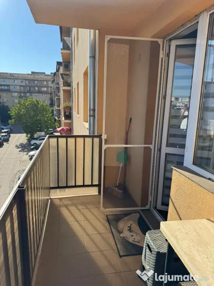 Apartament cu 3 camere decomandat în Sud