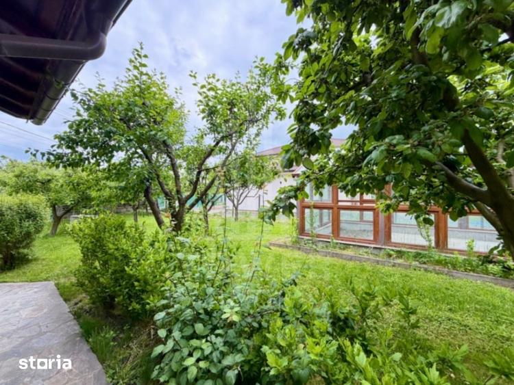 Casă cu 9 camere cu Teren 1300 Mp în Central