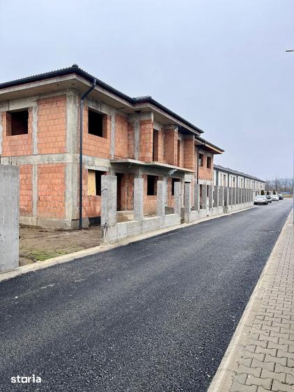 Casă cu 3 camere cu Teren 472 Mp în Veterani