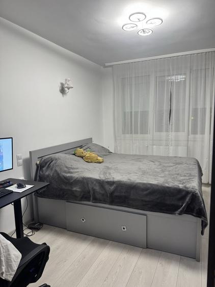 Apartament cu 3 camere decomandat în Sud