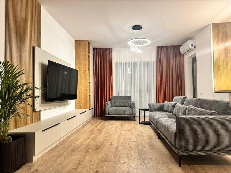 Apartament cu 3 camere semidecomandat, mobilat în Pipera