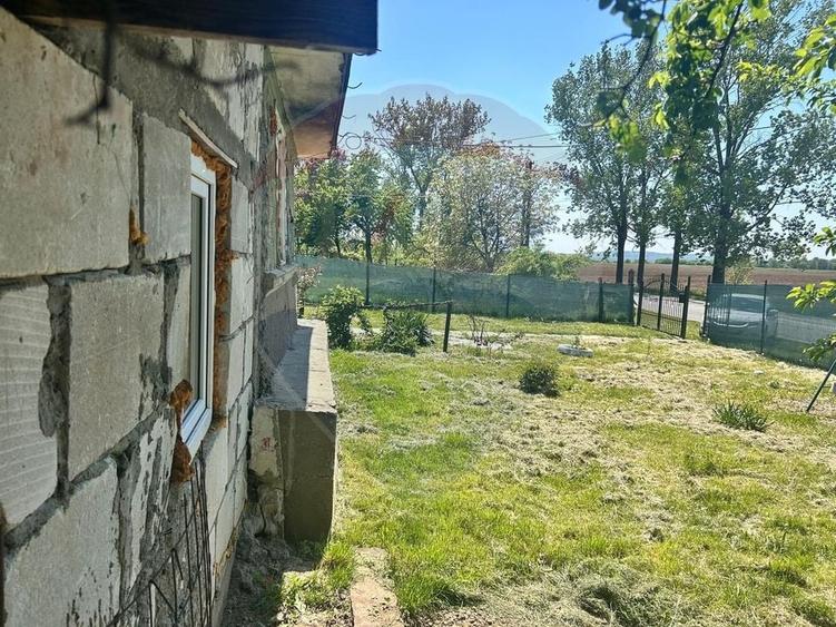 Casă individuală cu 4 camere cu Teren 1071 Mp în Mălăeștii de Jos