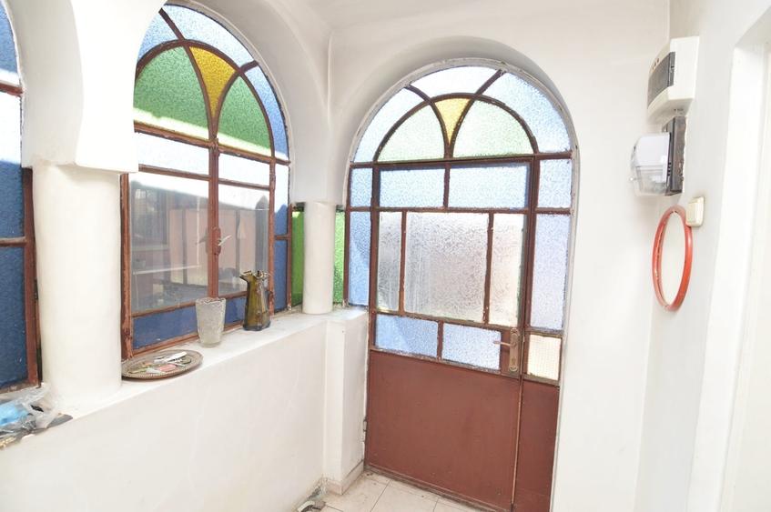 Casă individuală cu 5 camere cu Canalizare în Ferentari