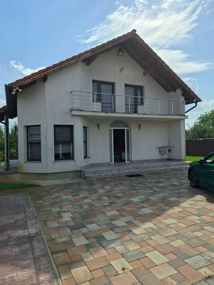 Casă cu 4 camere în Central
