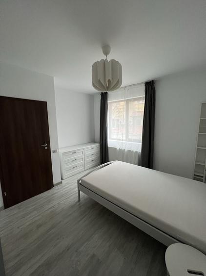 Apartament cu 2 camere semidecomandat în Ghencea