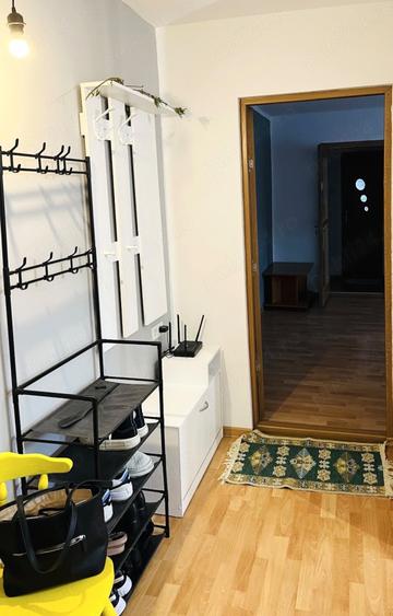 Apartament cu 2 camere semidecomandat, mobilat în Aradului