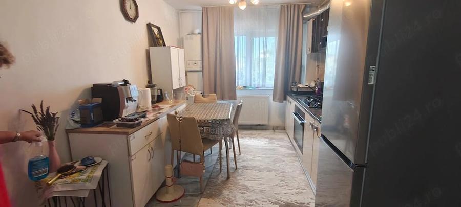 Apartament cu 3 camere semidecomandat în Central