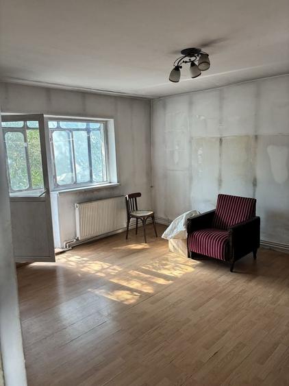 Apartament cu 4 camere decomandat în Burdujeni