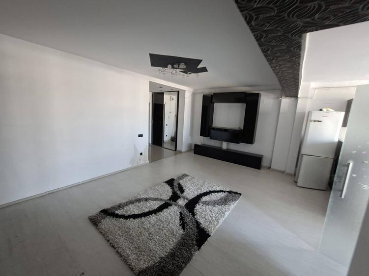 Apartament cu 2 camere semidecomandat, mobilat în Bună Ziua