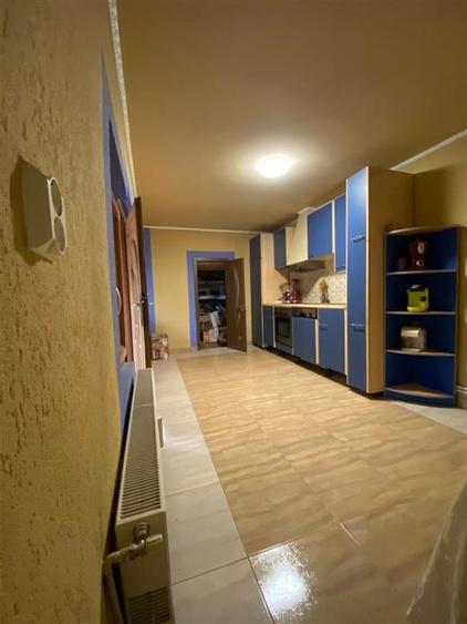 Casă individuală cu 6 camere cu Teren 1800 Mp în Curățele