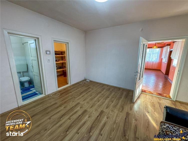 Casă cu 3 camere cu Teren 1749 Mp în Lunga
