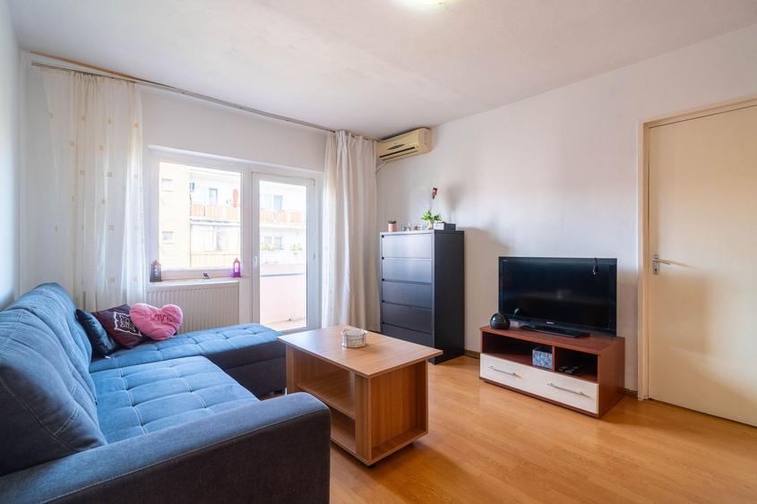 Apartament cu 2 camere semidecomandat în Micălaca