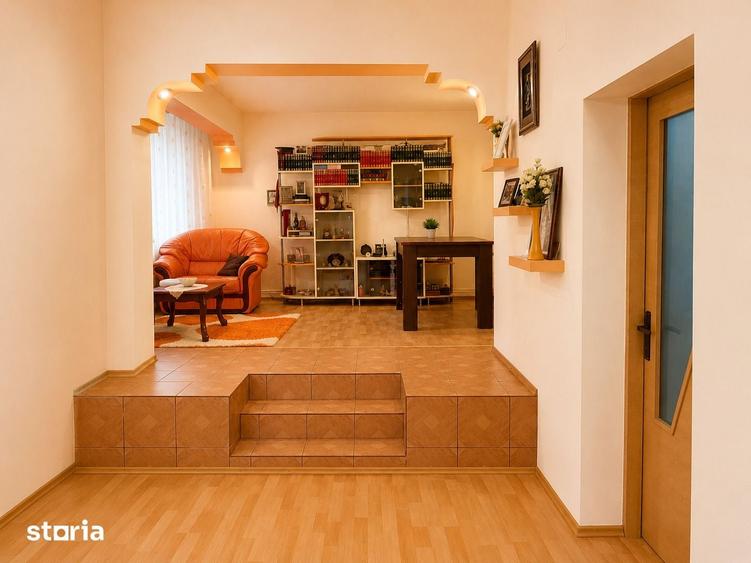 Casă cu 5 camere cu Teren 578 Mp în Joița