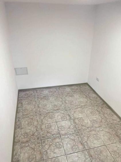 Casă individuală cu 9 camere cu Canalizare în Caragiale