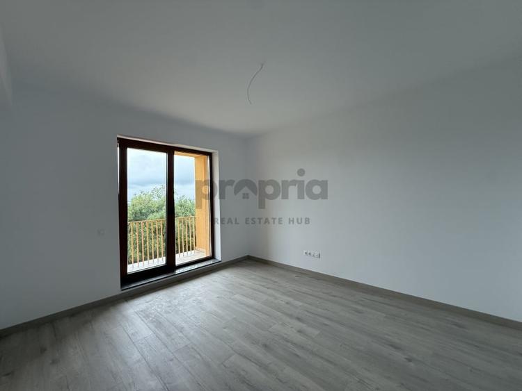 Apartament cu 3 camere decomandat în Tractorul
