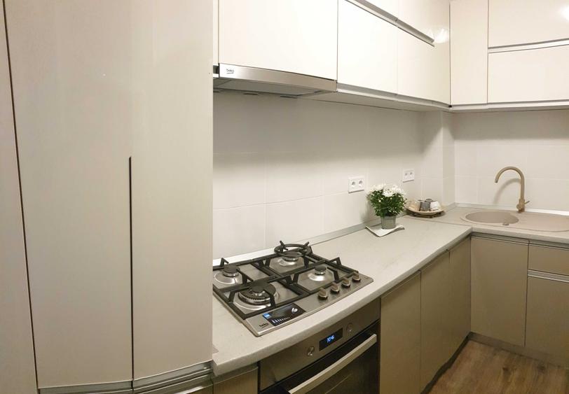 Apartament cu 3 camere semidecomandat în Vest