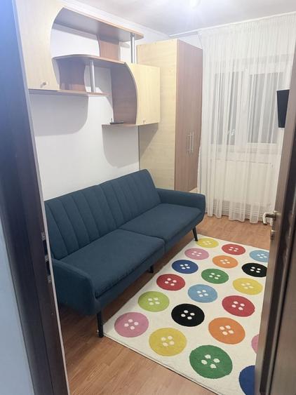 Apartament cu 3 camere decomandat în Nicolina