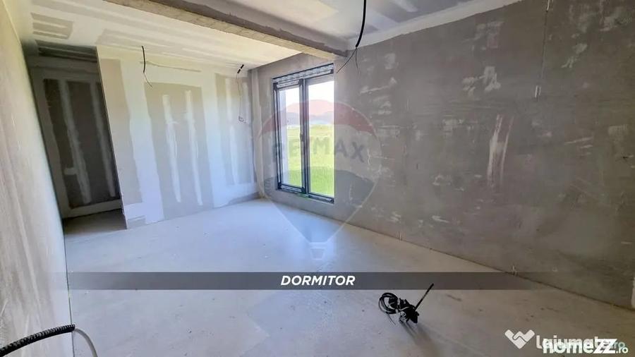 Casă cu 5 camere cu Teren 900 Mp în Mocira
