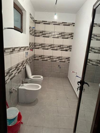 Casă cu 5 camere cu Teren 250 Mp în Chercea
