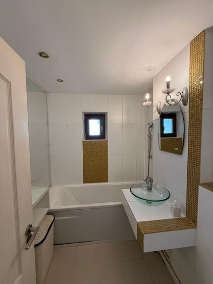 Apartament cu 3 camere decomandat, mobilat în Centru Civic