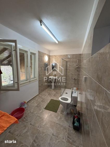Casă cu 4 camere cu Teren 2747 Mp în Central