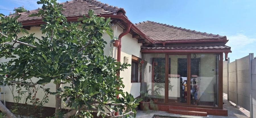 Vindem Casa in Lumina - 1