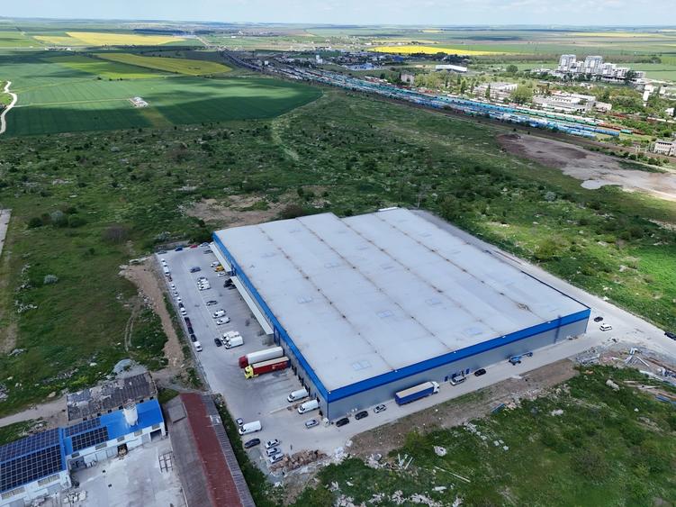 Spațiu industrial, de 24,000 mp, în Palas