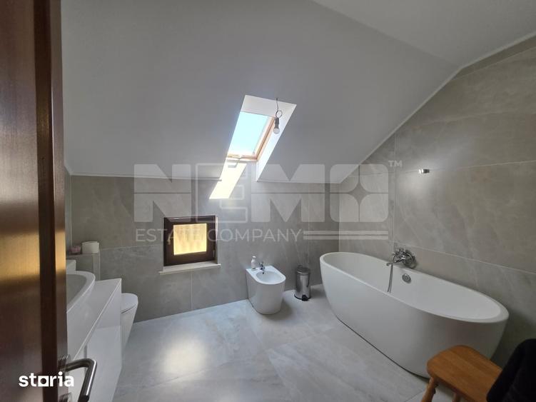 Casă cu 5 camere cu Teren 2903 Mp în Copălău