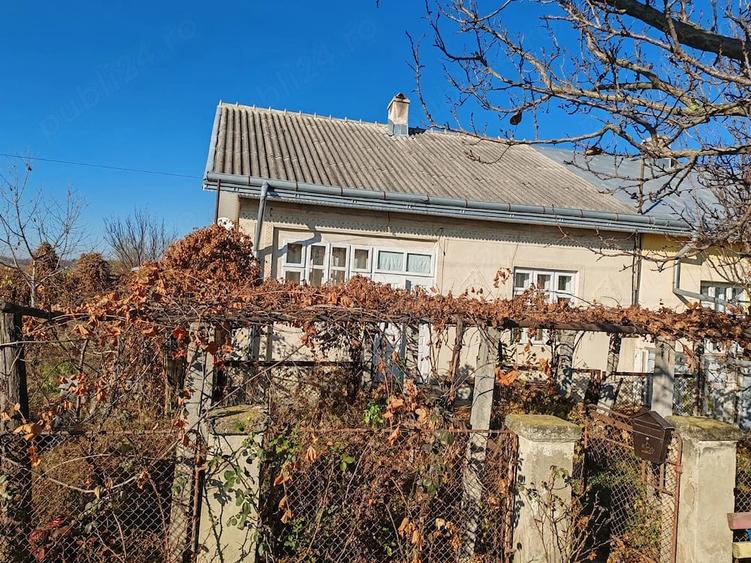 Casă cu 2 camere cu Teren 810 Mp în Leorda