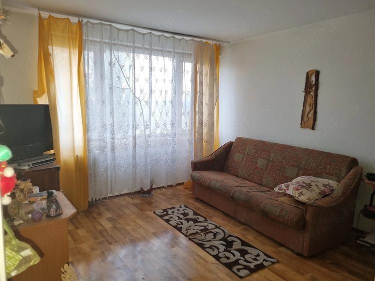 Apartament cu 3 camere semidecomandat în Ștefan cel Mare