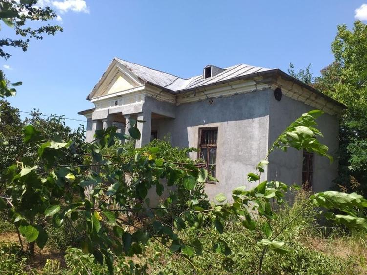 Casă cu 4 camere cu Teren 2600 Mp în Dioști