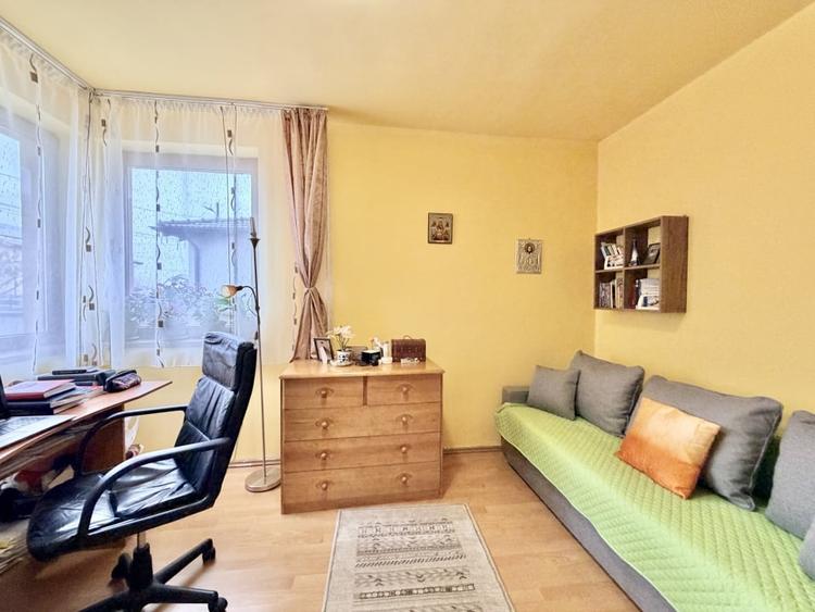 Casă individuală cu 5 camere cu Canalizare în Moșnița Nouă