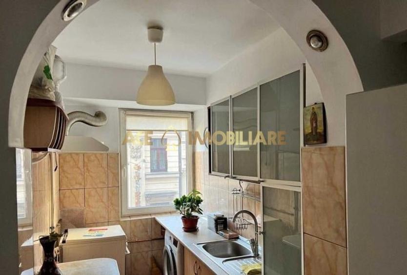 Apartament cu 2 camere semidecomandat, mobilat în Victoriei