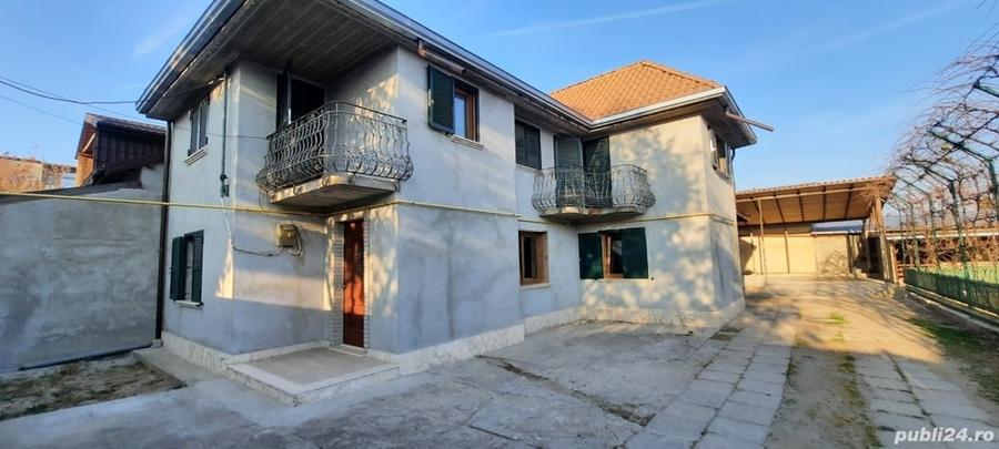 Casă cu 6 camere cu Teren 771 Mp în Central
