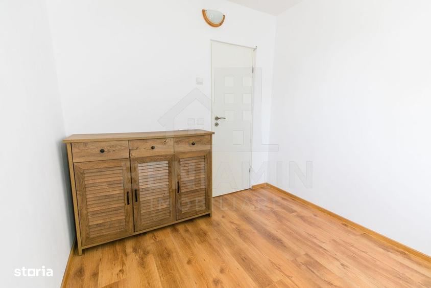 Apartament cu 3 camere în Craiovița Nouă