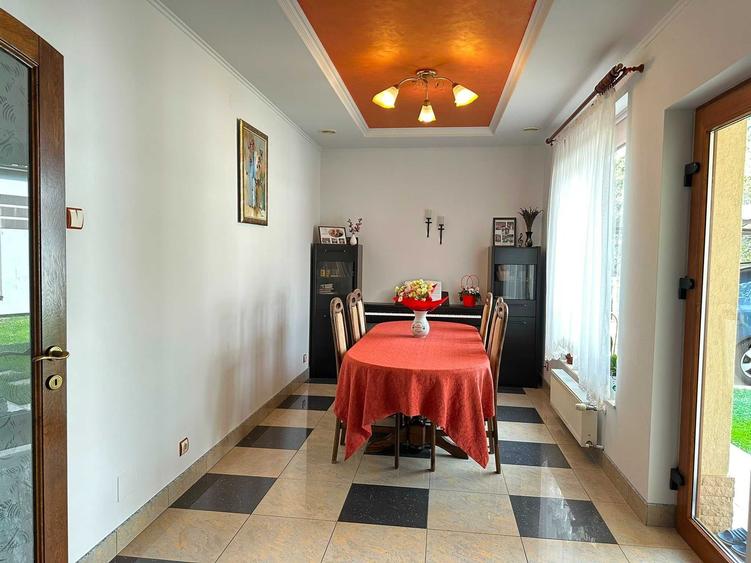 Casă cu 4 camere în Central