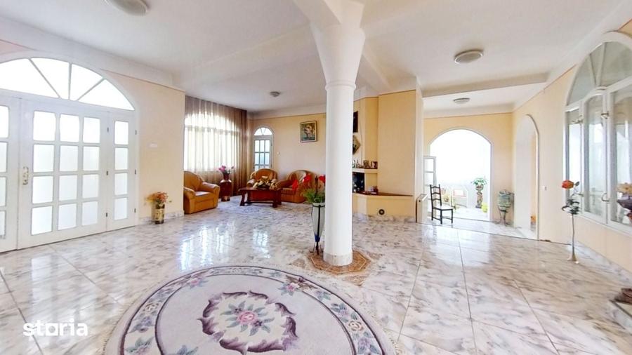 Casă cu 7 camere cu Teren 1200 Mp în Sânmartin