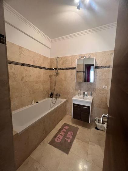 Apartament cu 3 camere decomandat în Vitan