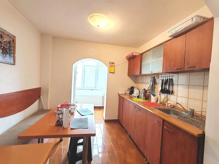 Apartament cu 2 camere semidecomandat în Craiovei