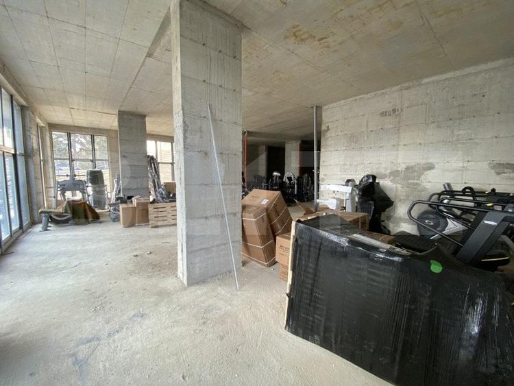 Spațiu comercial, de 314.29998779297 mp, în Exterior Sud
