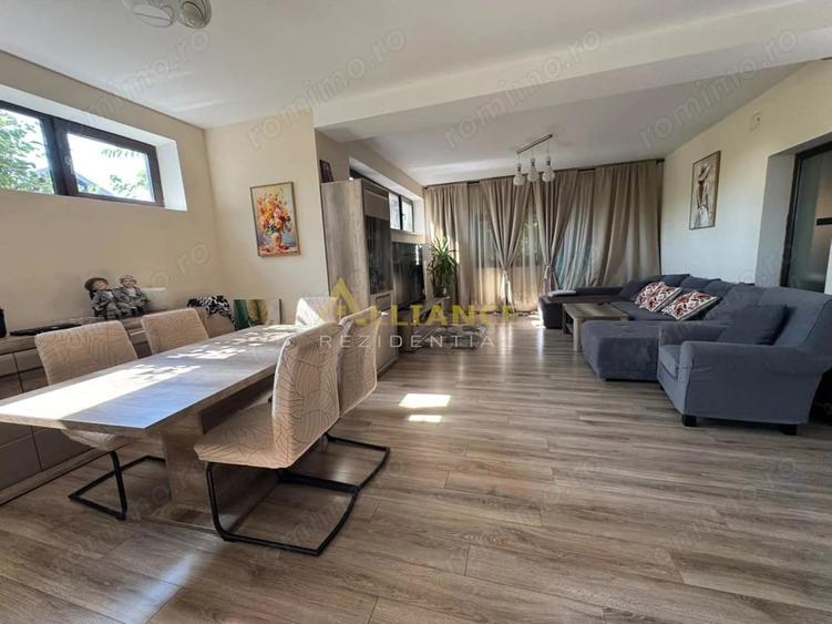 Casă cu 7 camere cu Teren 400 Mp în Central